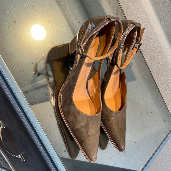 Sundance pewter leather shoes with ankle strap. - Picture 1 of 5